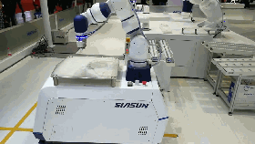 新松协作机器人——复合机器人运料 image